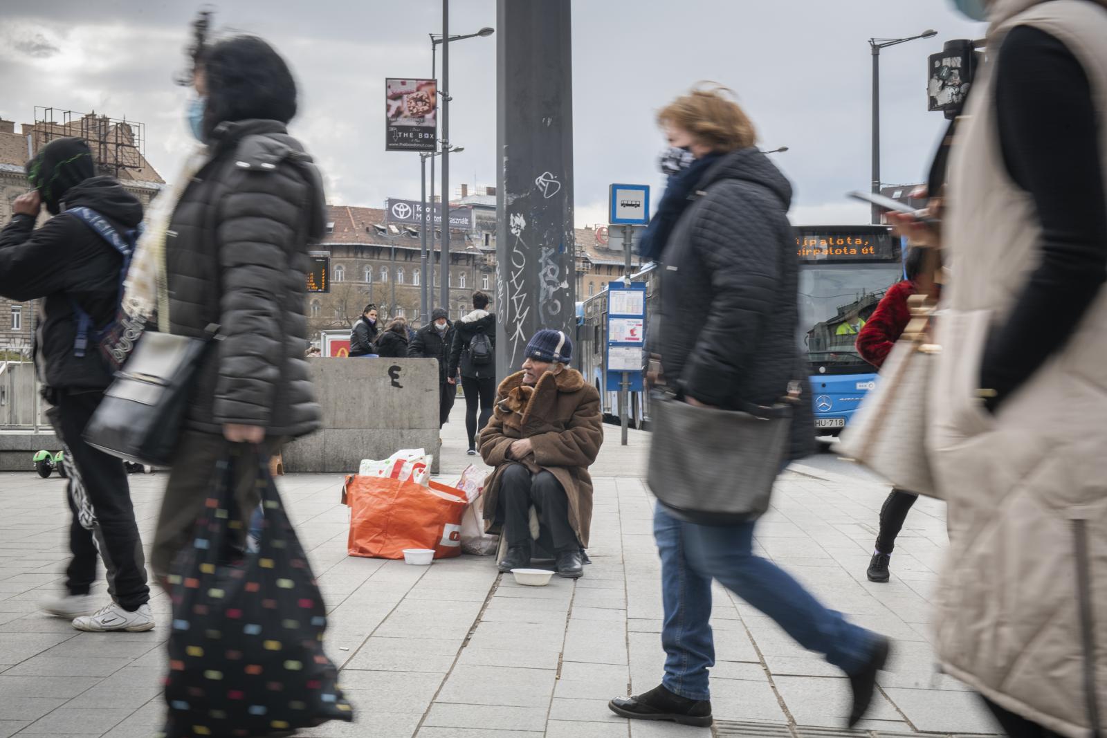 A biztonságvágy méltányolható szempont, de nem egyedüli, és kiemelt jelentősége nem ad okot arra, hogy a társadalom lemondjon a többi értékről, így a szolidaritásról