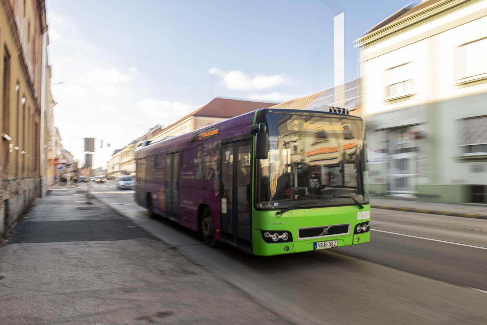 Hadházy Ákos újabb feljelentésére ismét elrendelték a nyomozást a Volvo-perben