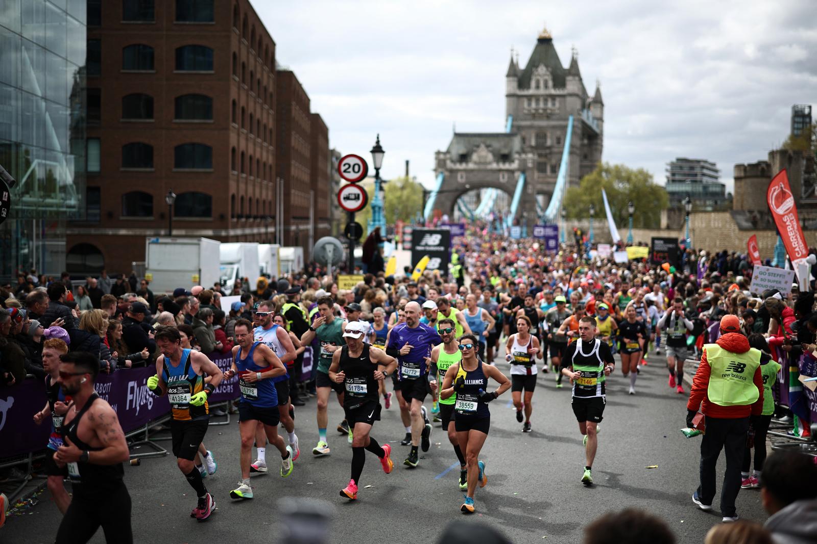 A londoni maraton a földkerekség legnagyobb adománygyűjtő eseménye, az 1981-es kezdetek óta 1 milliárd(!) fontot tudott begyűjteni 