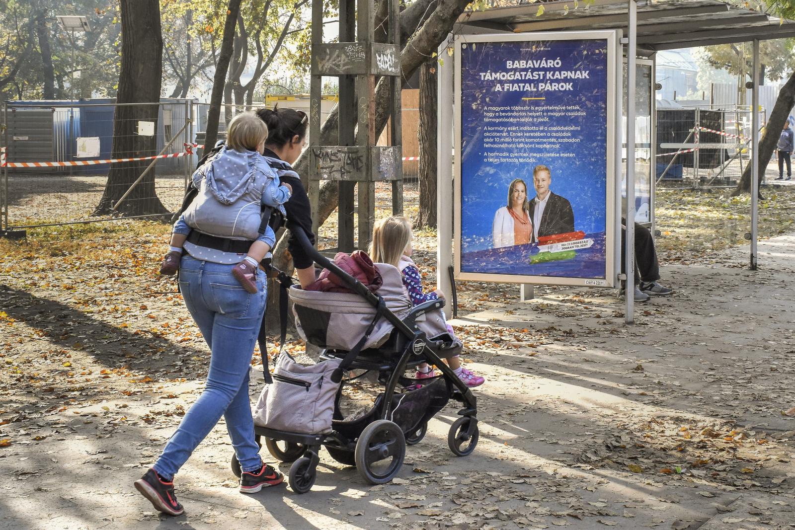 Hanyatlóban a népesedési kedv, tízből majdnem hat válaszadó azt mondta, hogy a különböző adókedvezmények és kedvezményes hitelek nem elegendőek a fiatalok gyermekvállalásának ösztönzésére