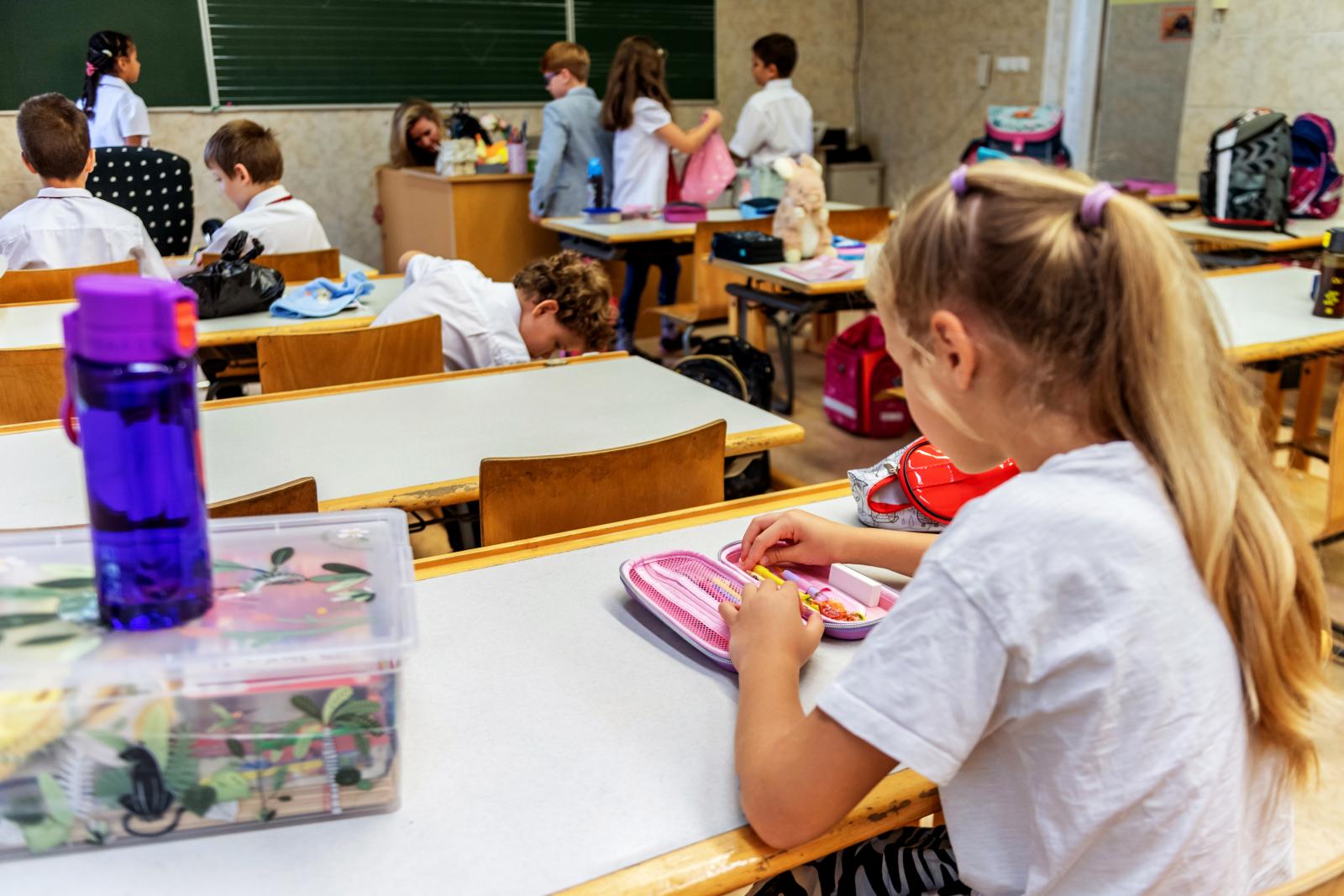 Megérkeztek a 100 ezer forintos iskolakezdési támogatás részletei és a jogosultak köre