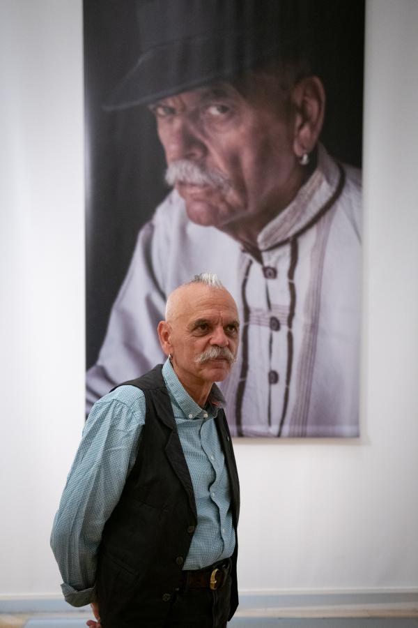 Szarka Klára, a kiállítás kurátora valamint Szabó T. Anna költő, a kiállítás egyik megnyitója