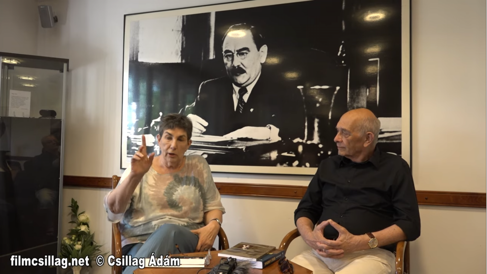 Kopácsi Judit a 2023-as könyvhéten a Kötelet a hóhérnak című regényének a bemutatóján a Nagy Imre Emlékházban, Bokor Pállal