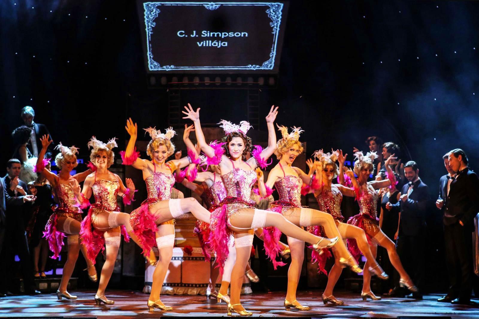 Carmen és José hadnagy egymásba habarodnak (Nádasi Veronika és Kocsis Dénes) a Budapesti Operettszínház Homonnay Zsolt rendezte előadásán