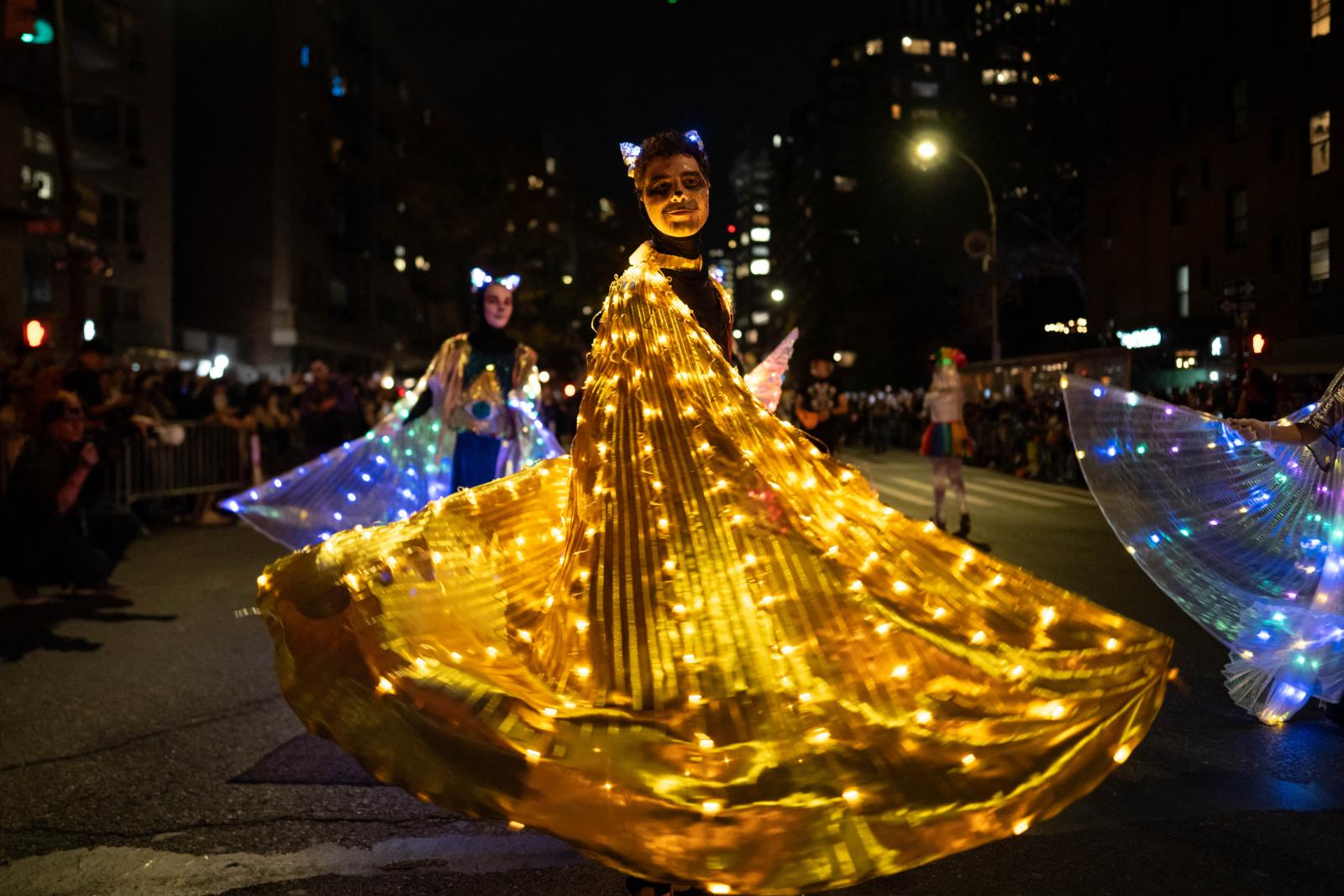 A törökországi Izmirben is beöltöztek