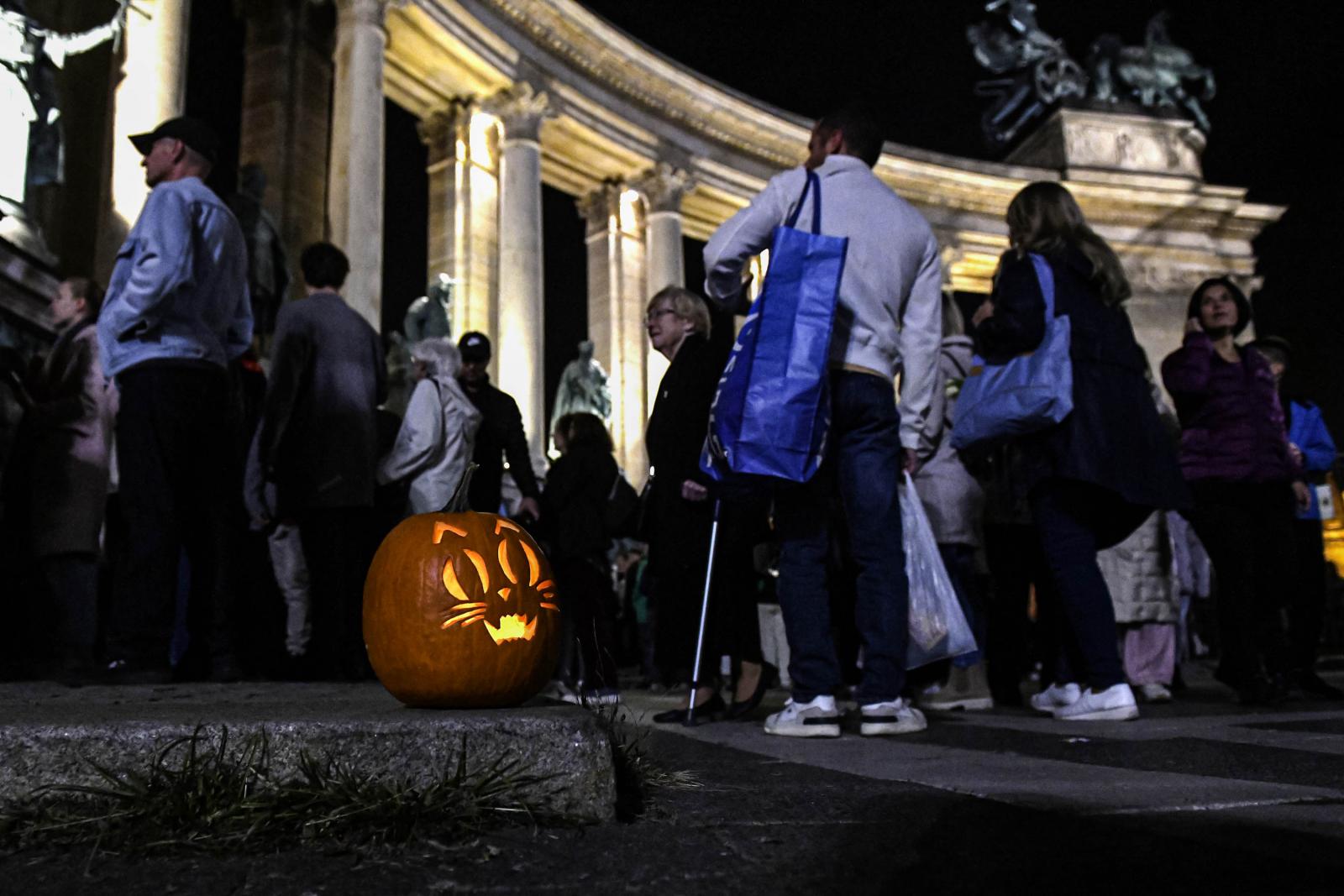 A törökországi Izmirben is beöltöztek