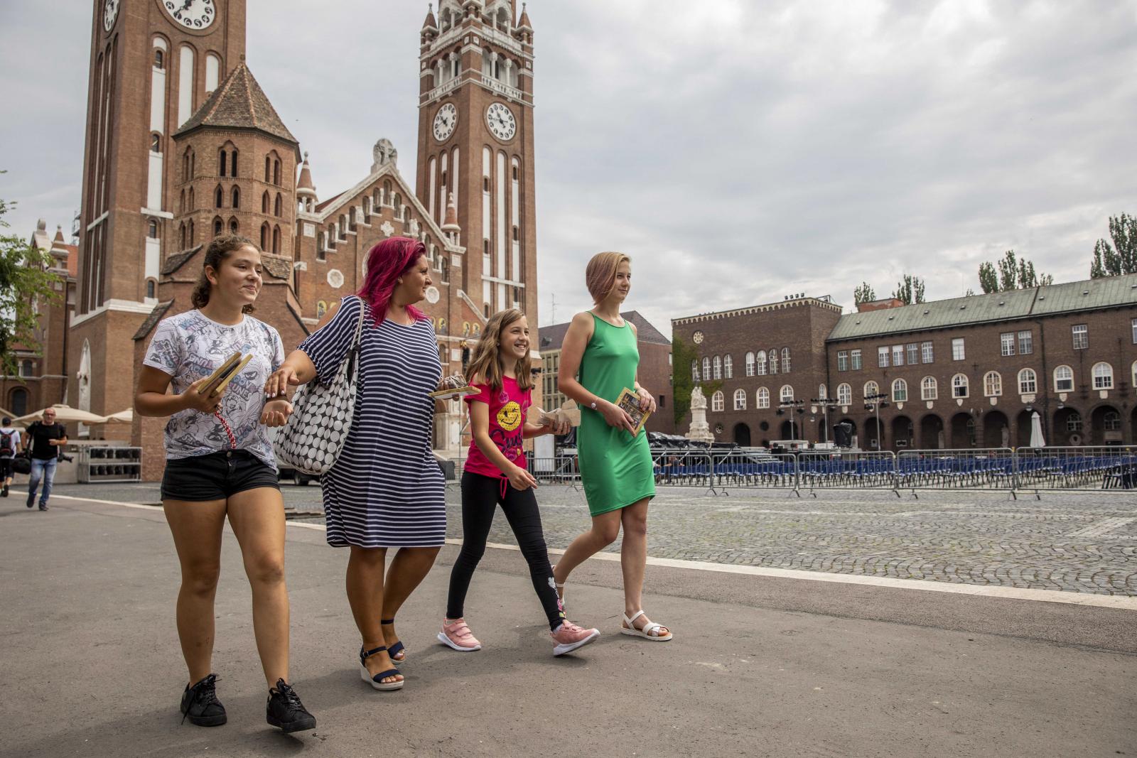 Cékmanné Bogaméri Mónika nevelőszülő és nevelt gyermekei Szegeden egy korábbi felvételen. Az ország összes nevelőszülői férőhelyének 27 százalékát, 5263-at biztosítja a Szeged-Csanádi Egyházmegye Szent Ágota Gyermekvédelmi Szolgáltatója