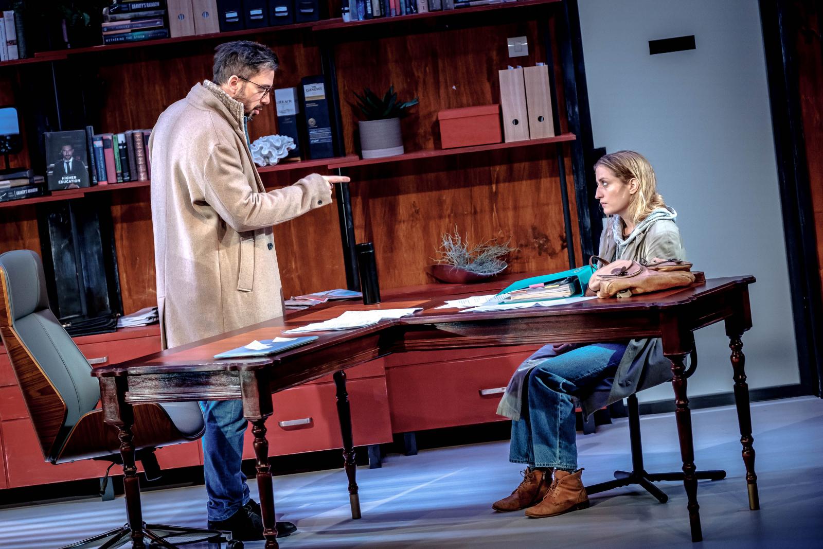 A darabban Szabó Kimmel Tamás a professzor, Hermányi Mariann pedig a tanítvány szerepében remekel. Rendező: Puskás Samu