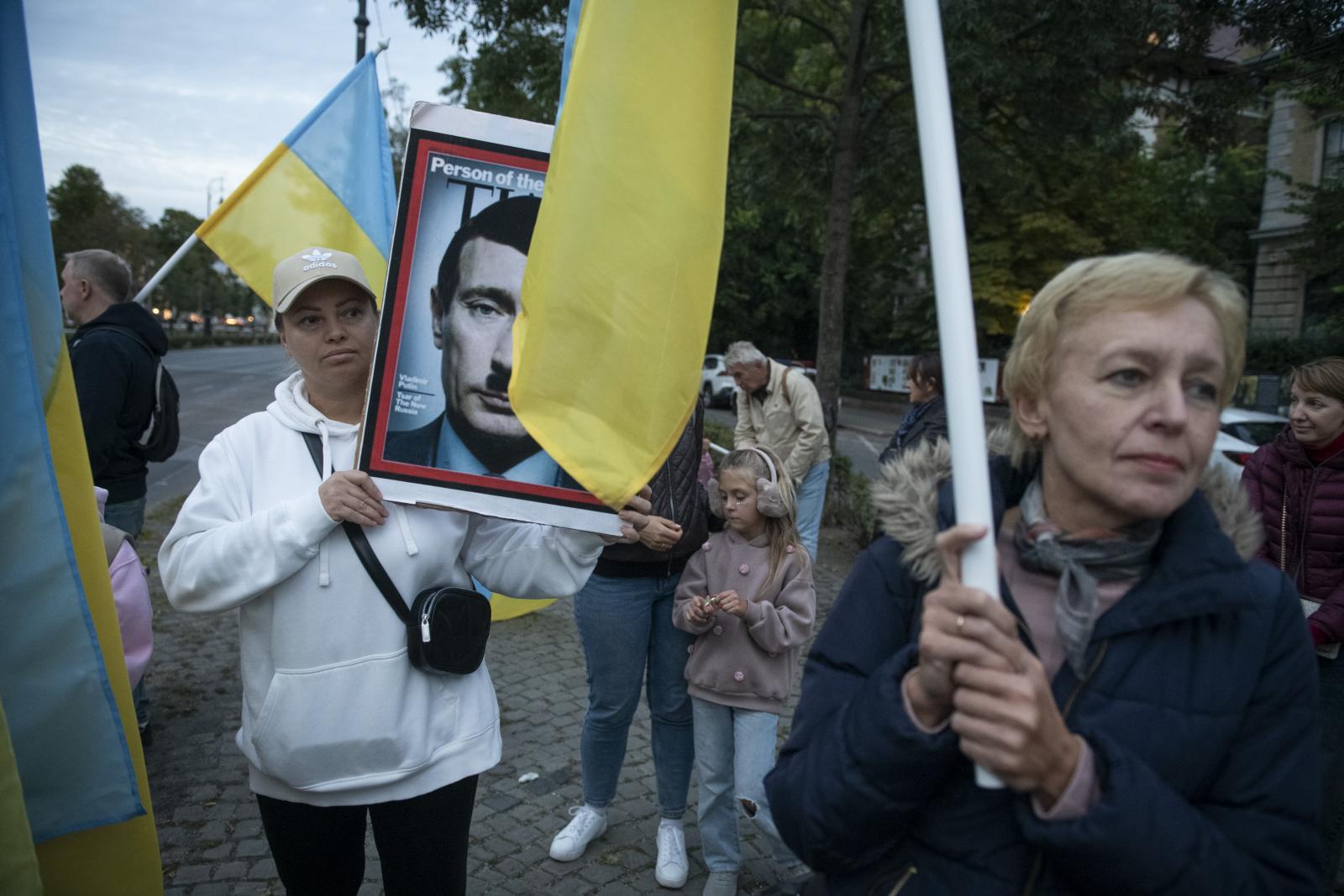 Influenszerek szerveztek tüntetést a gyermekek bántalmazásai ellen. 2024. február 16.