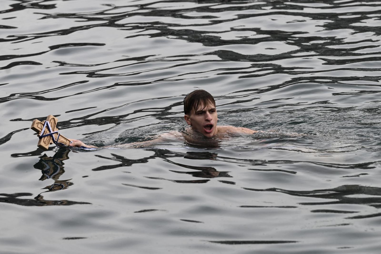 A római katolikus felvonulás a három bölcsnek nevezett három mágus bibliai látogatására emlékezik a kis Jézusnál, miután megszületett.