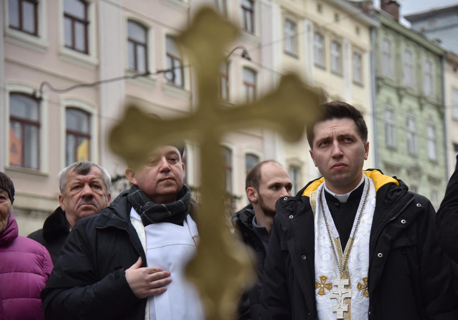 A római katolikus felvonulás a három bölcsnek nevezett három mágus bibliai látogatására emlékezik a kis Jézusnál, miután megszületett.