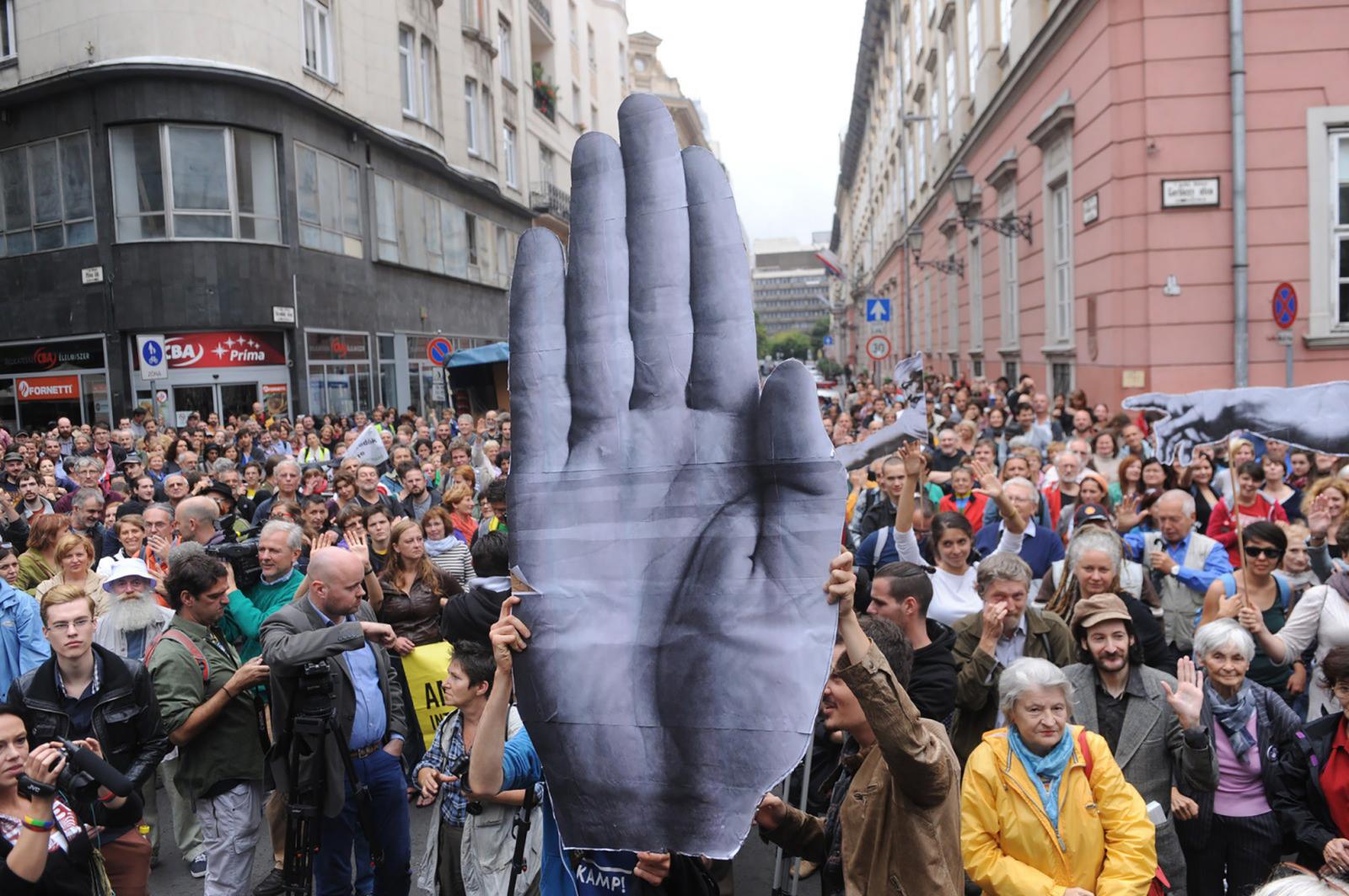 Teli rüszttel megy neki a népének Orbán Viktor