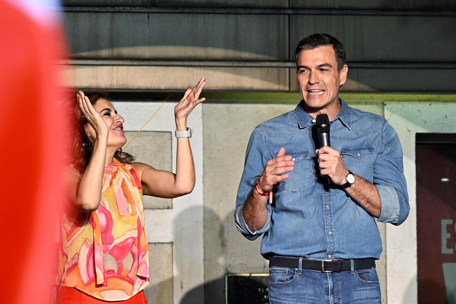 Változatok a karizmára: Justin Trudeau leköszönt kanadai kormányfő