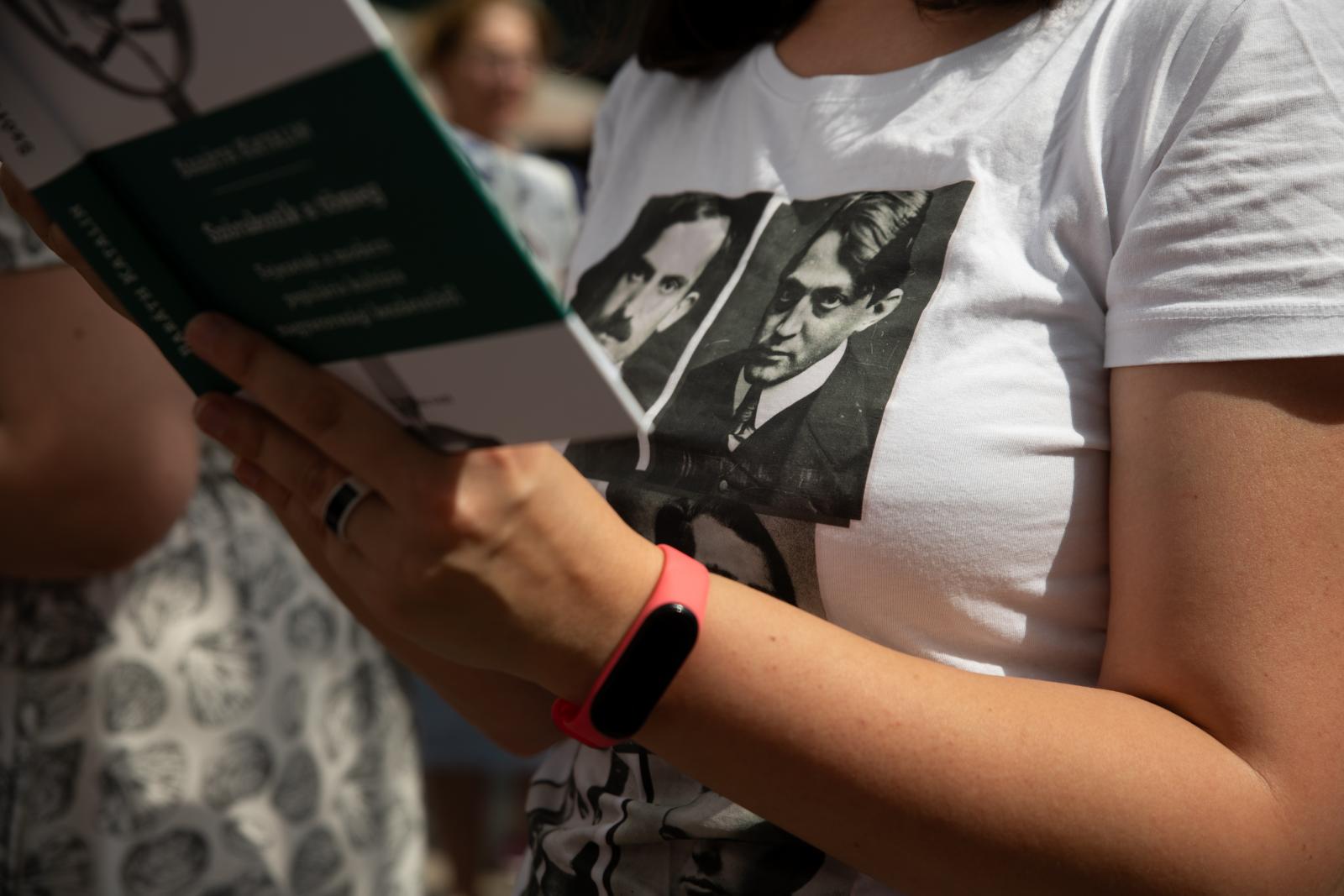 A 95. Ünnepi Könyvhét 2024 nyarán: Budapest olvas flashmob a Fővárosi Szabó Ervin könyvtár szervezésében