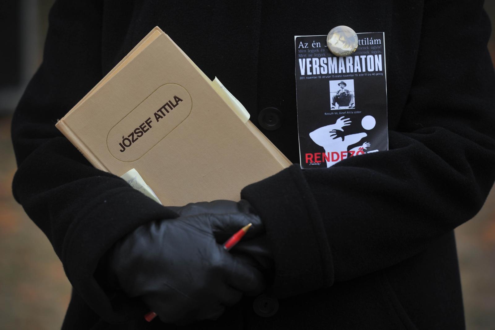 A 95. Ünnepi Könyvhét 2024 nyarán: Budapest olvas flashmob a Fővárosi Szabó Ervin könyvtár szervezésében