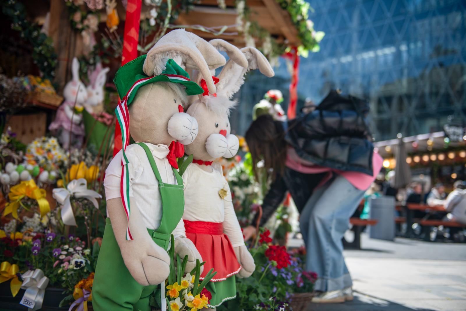 Kimondottan húsvéti árukkal elvétve találkoztunk, az árusok zöme és a kínálatuk megegyezik az adventivel