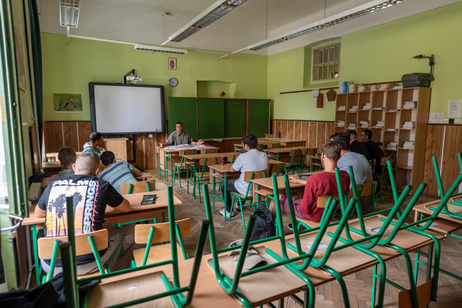 Az emberek kétharmada annak örülne, ha a gyereke az érettségi mellé egy szakmát is szerezne