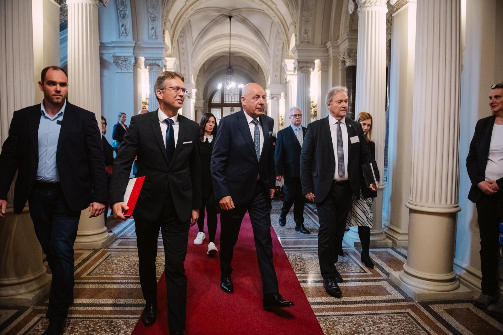 Medián: A társadalom az MTA-ban és a tudósokban bízik a legjobban, a köztársasági elnökben pedig a legkevésbé