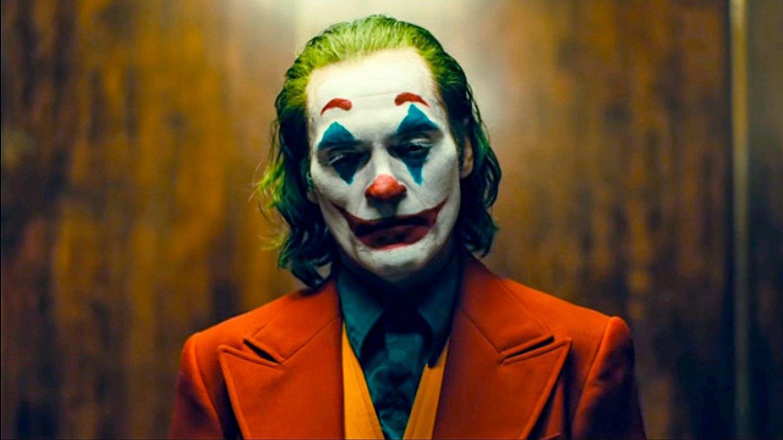 Joker (Joaquin Phoenix) ámokfutó pszichopataként vált a nézők kedvenc antihősévé
