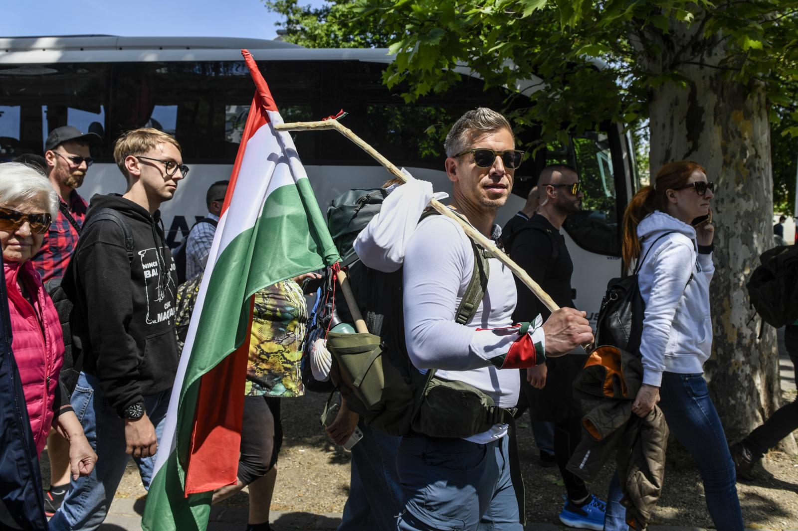 A Szent István-bazilikától indult Nagyváradra a Tisza Párt vezetője