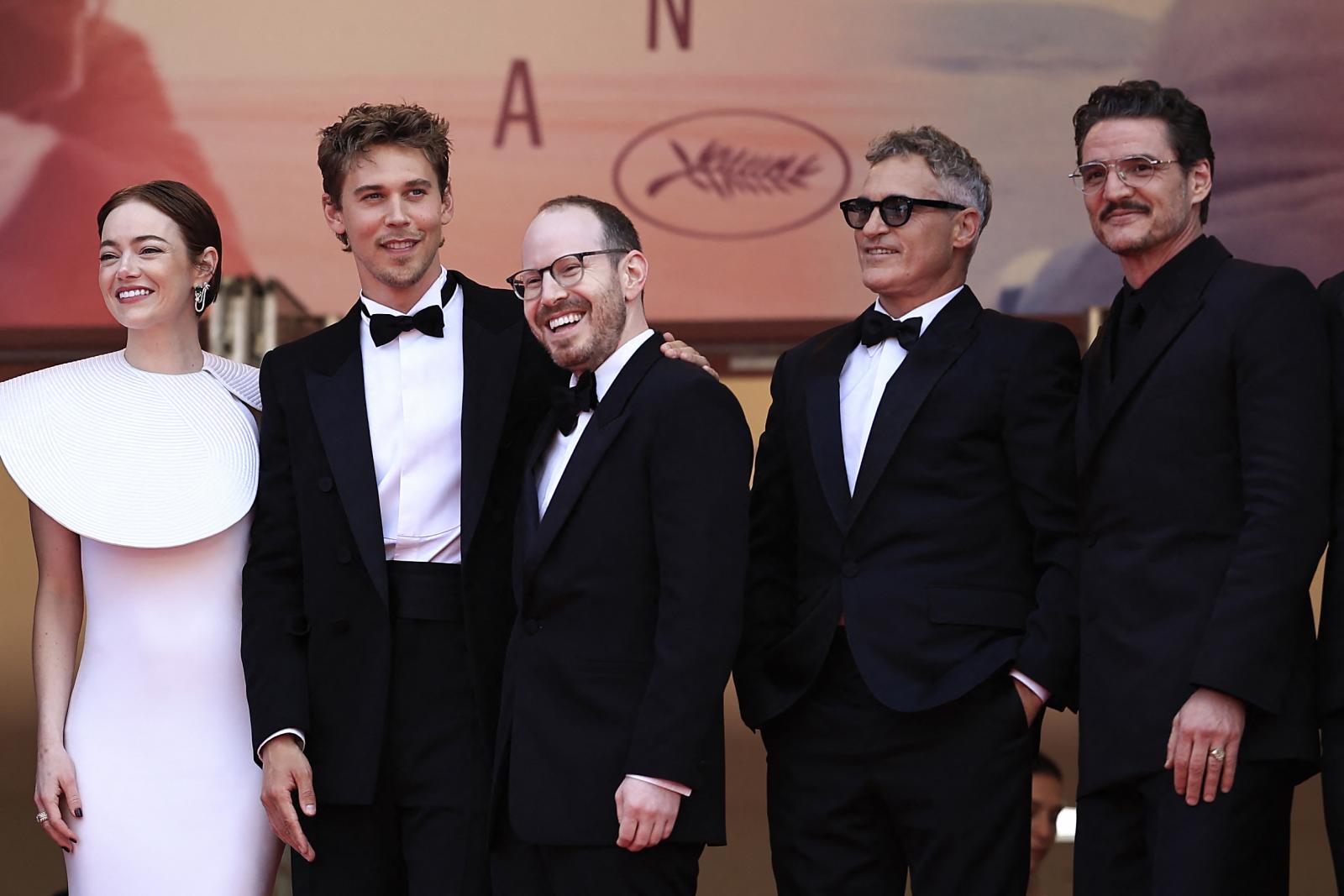 Az Eddington alkotói: Emma Stone, Austin Butler, Ari Aster, Joaquin Phoenix és Pedro Pascal Cannes-ban május 16-án 