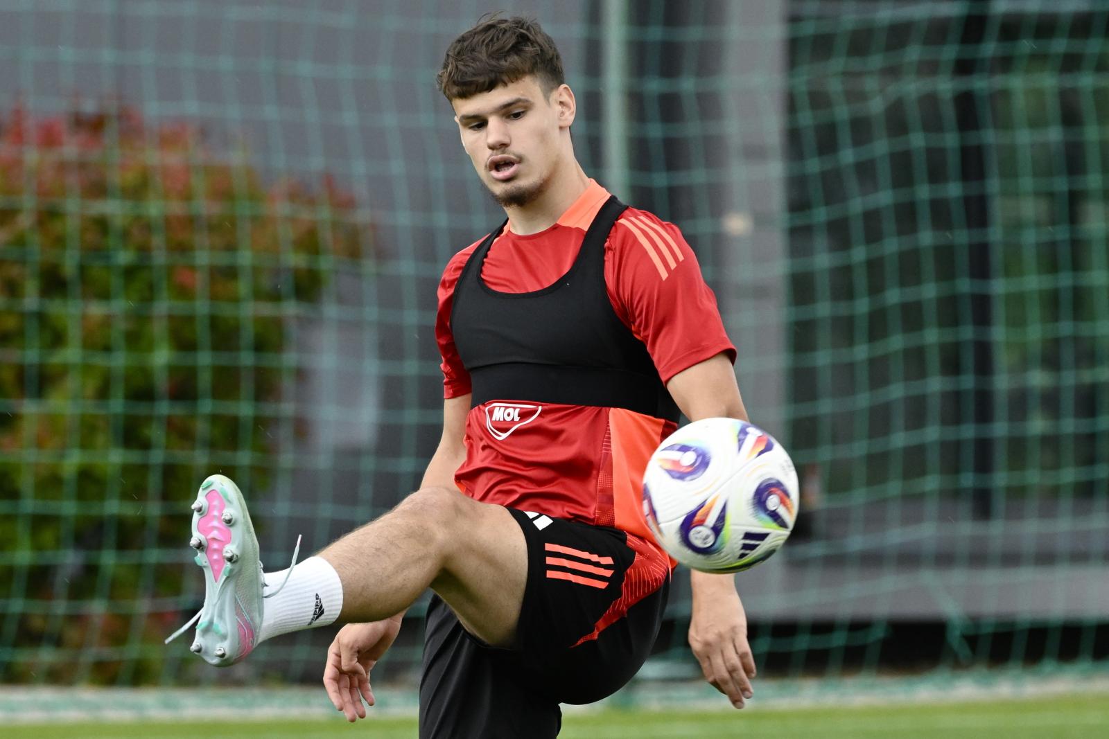 Kerkez Milos a magyar labdarúgó-válogatott edzésén