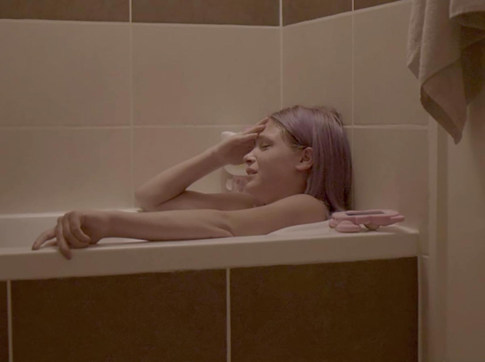 Schwechtje Mihály filmjében az online bántalmazás nem áll meg az iskola falainál, térben és időben is végtelenné válik