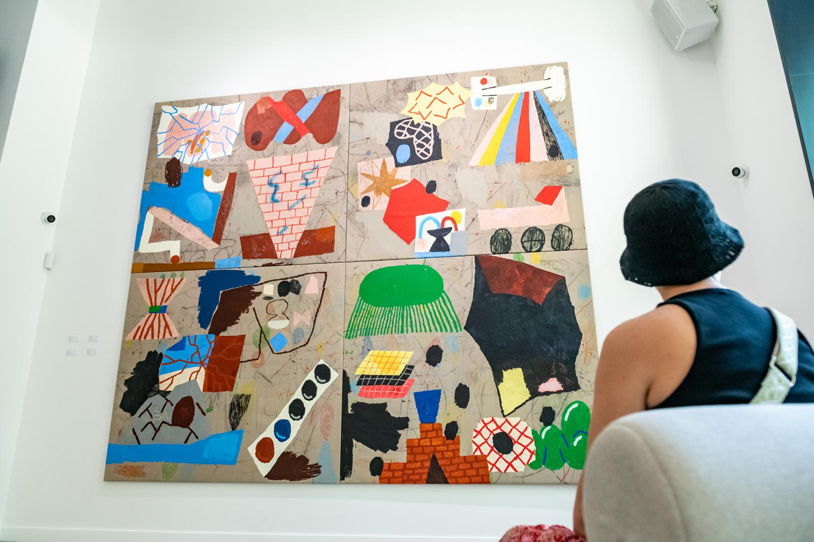 Szabó Lobot Balázs arra törekszik, hogy a vásznon minél inkább leegyszerűsítse a formákat és minél kevesebb színt használjon