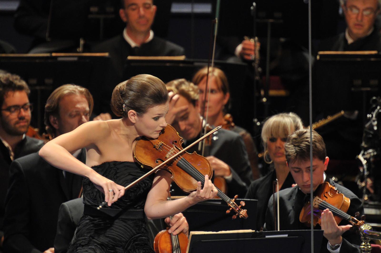 A holland hegedűművész, Janine Jansen Prokofjevet hozza a fesztiválra