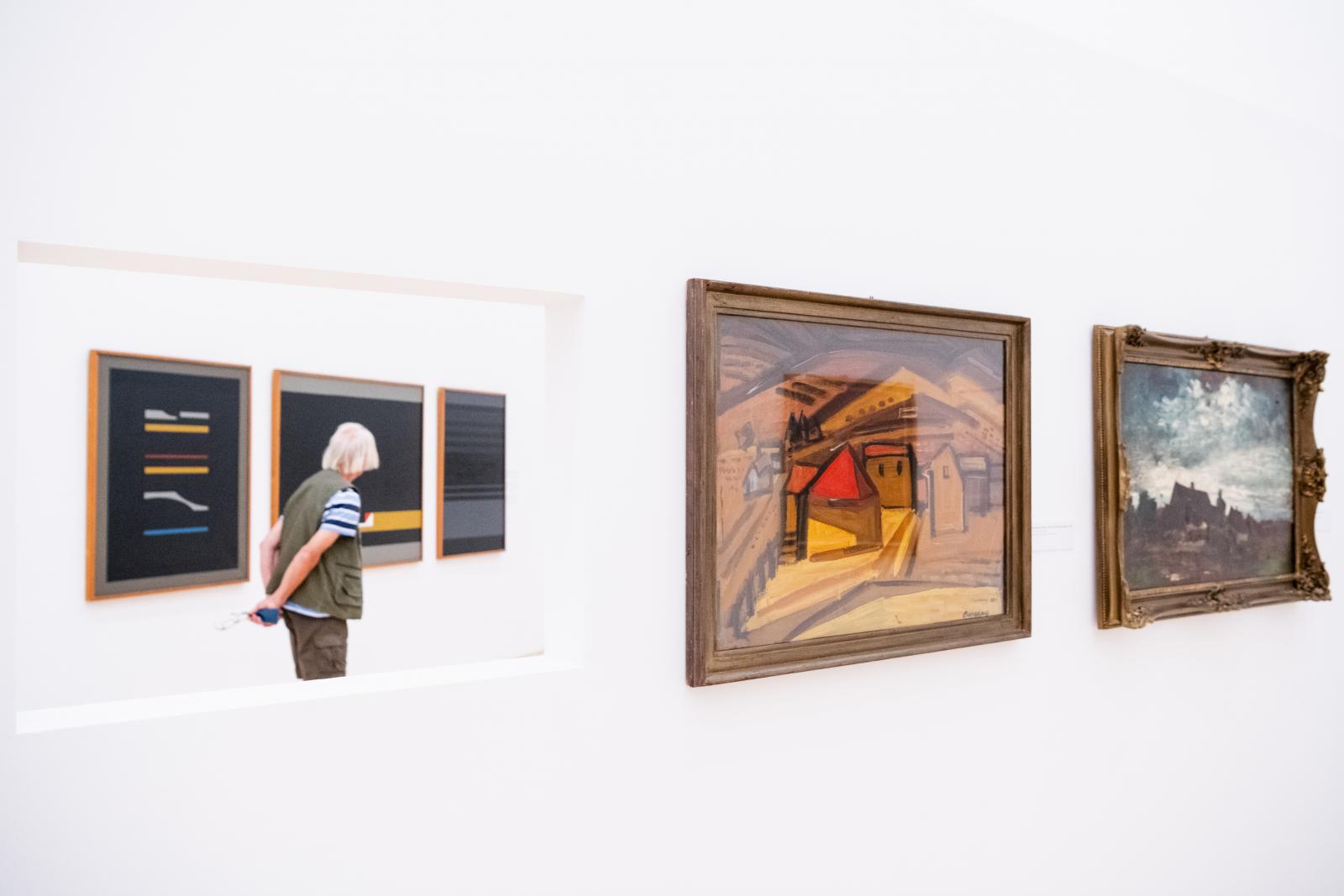 A kiállítás a mester hat évtizednyi munkásságát mutatja be