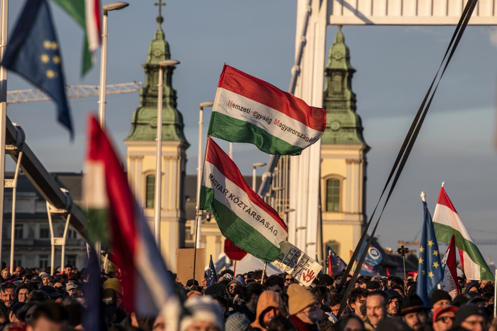 A titkos tárgyalók új ellenzéki kerekasztalt is létrehoznának