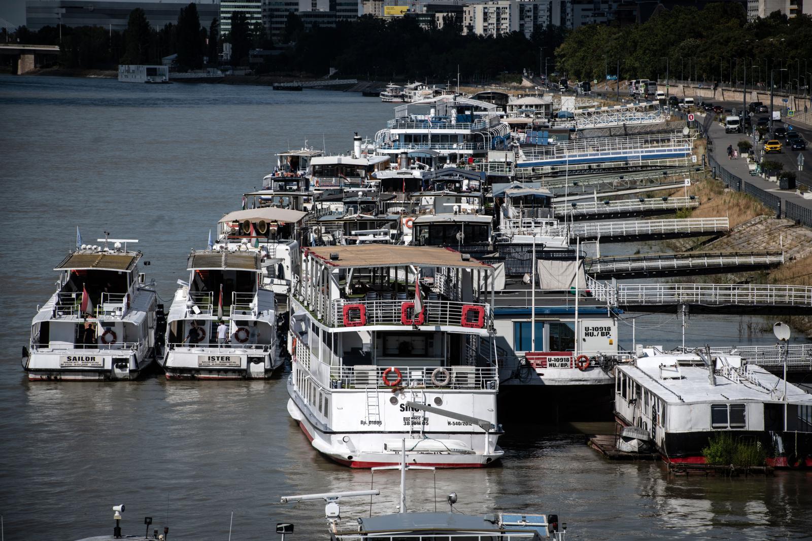 Zsúfolásig telített kikötő, ráadásul, sokak szerint rossz helyen