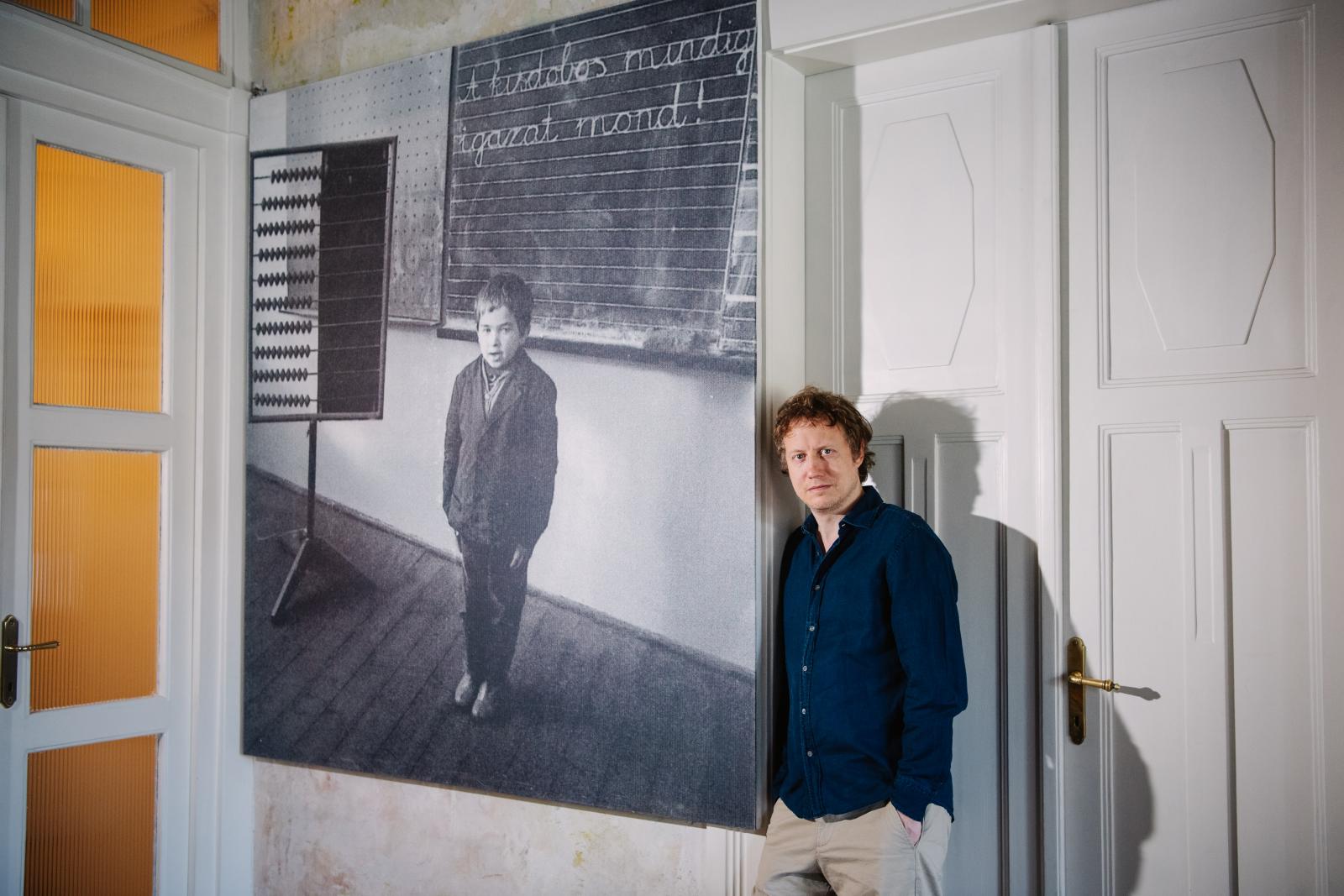 Van egy tematika: a család elvesztése, majd újra megtalálása. Engem ez foglalkoztat, már csak a saját sorsom miatt is, de bibliai történeteket is idézhetnék