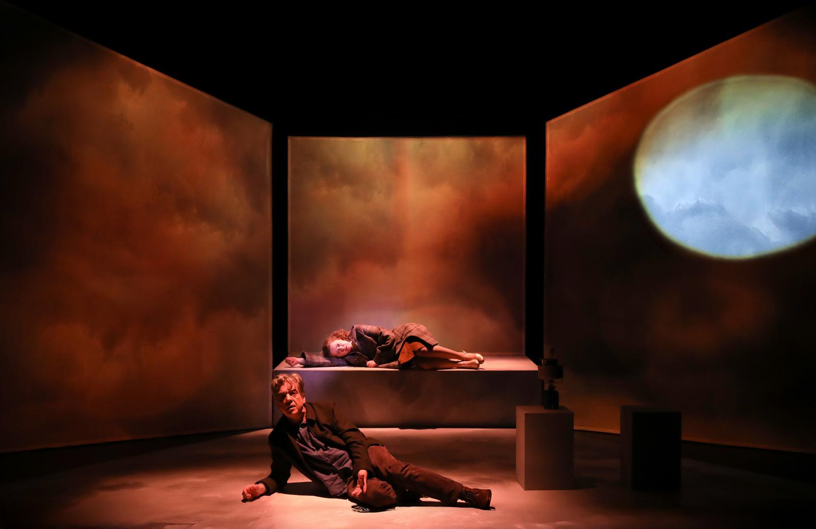 A Paula S. utazása egy halotti fantáziakép, temetés utáni, lehetetlen road-movie