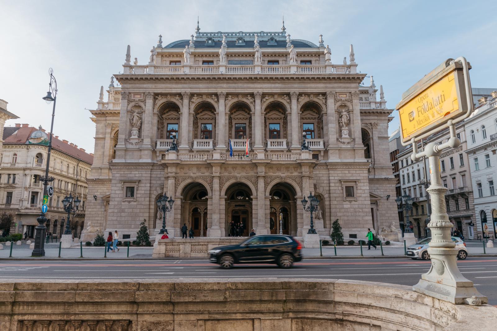 Szakszervezetek szerint kizárólag bosszúhadjárat áll a Magyar Állami Operaház 29 dolgozójának elbocsátása mögött