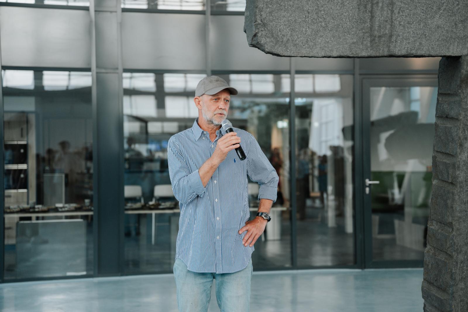 Mohácsi András a tárlatnyitón