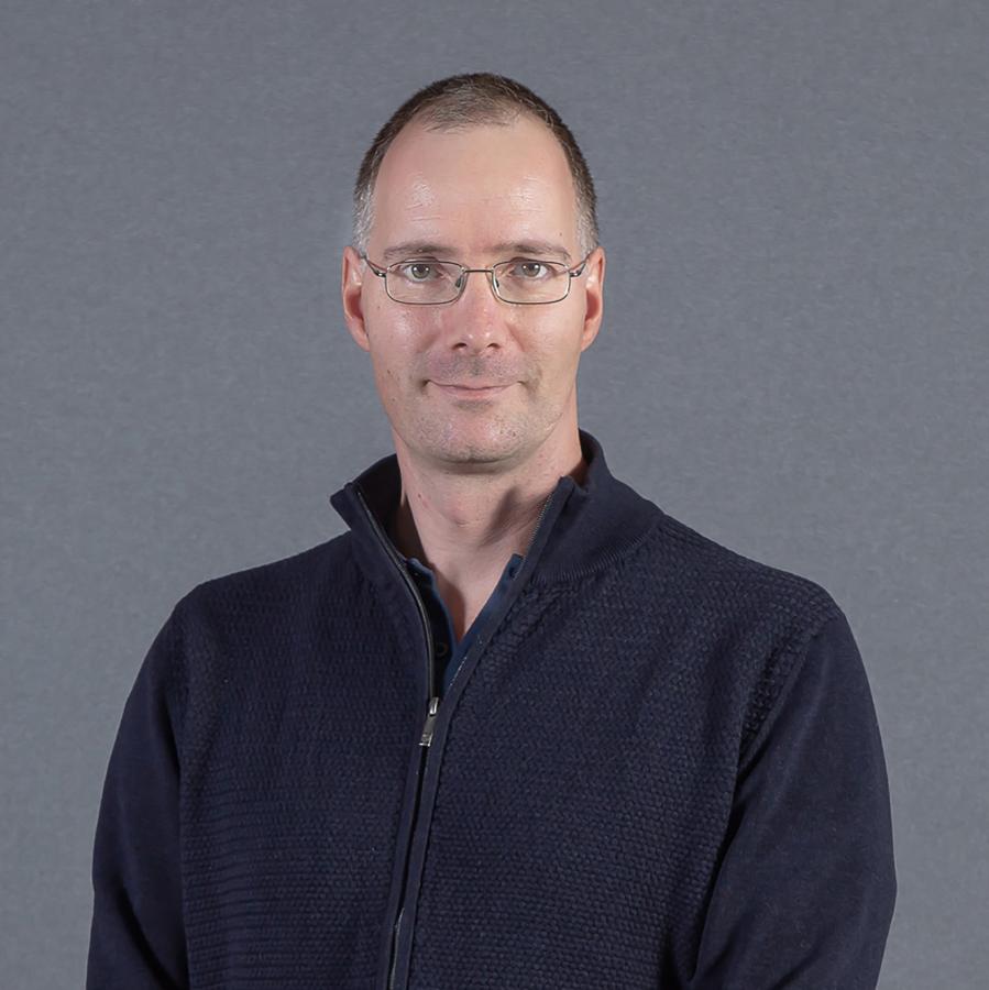 Batáry Péter, a HUN-REN Ökológiai Kutatóközpont Lendület Táj és Természetvédelmi Ökológiai Kutatócsoport vezetője, az MTA doktora 