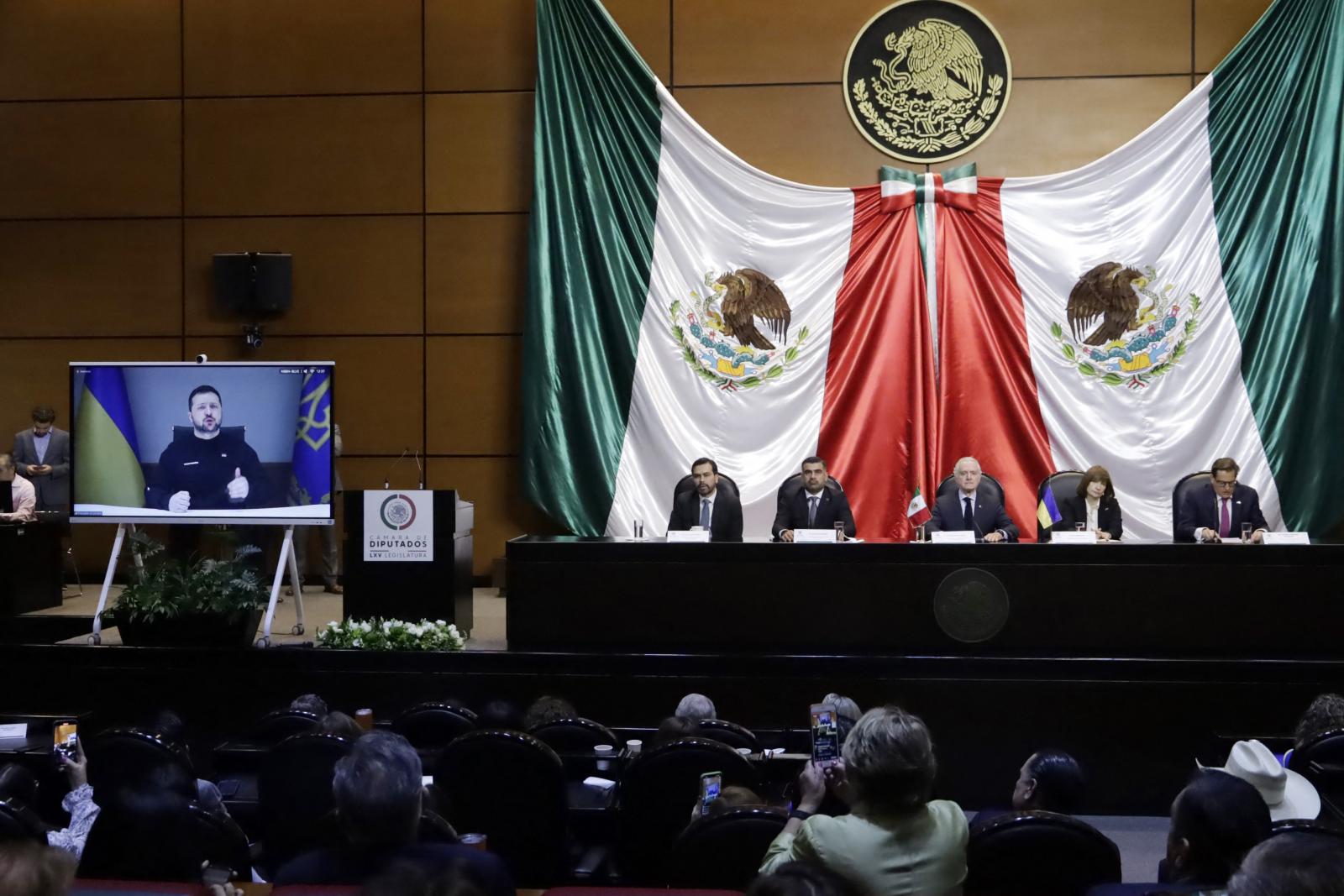 Volodimir Zelenzkij ukrán elnök élő videóközvetésben tartott felszólalása a mexikóvárosi parlament előtt