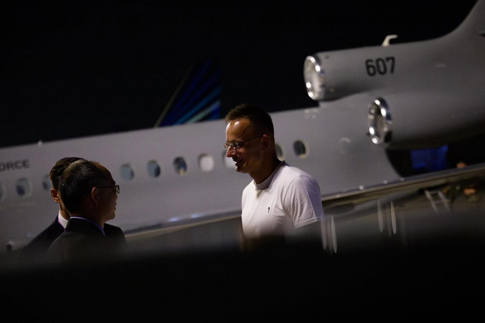 Szijjártó Péter a pekingi érkezés után