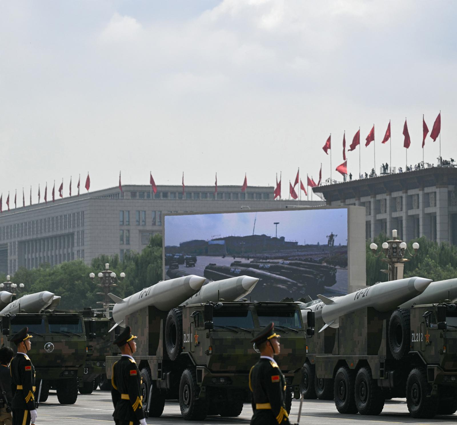 Kína saját globális befolyását kívánja növelni – katonai díszszemle Pekingben  