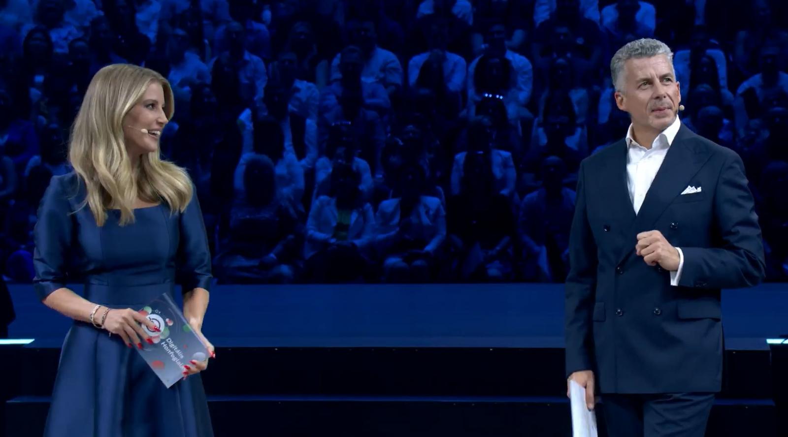 A két műsorvezető, Szabó Zsófia és Rákay Philip