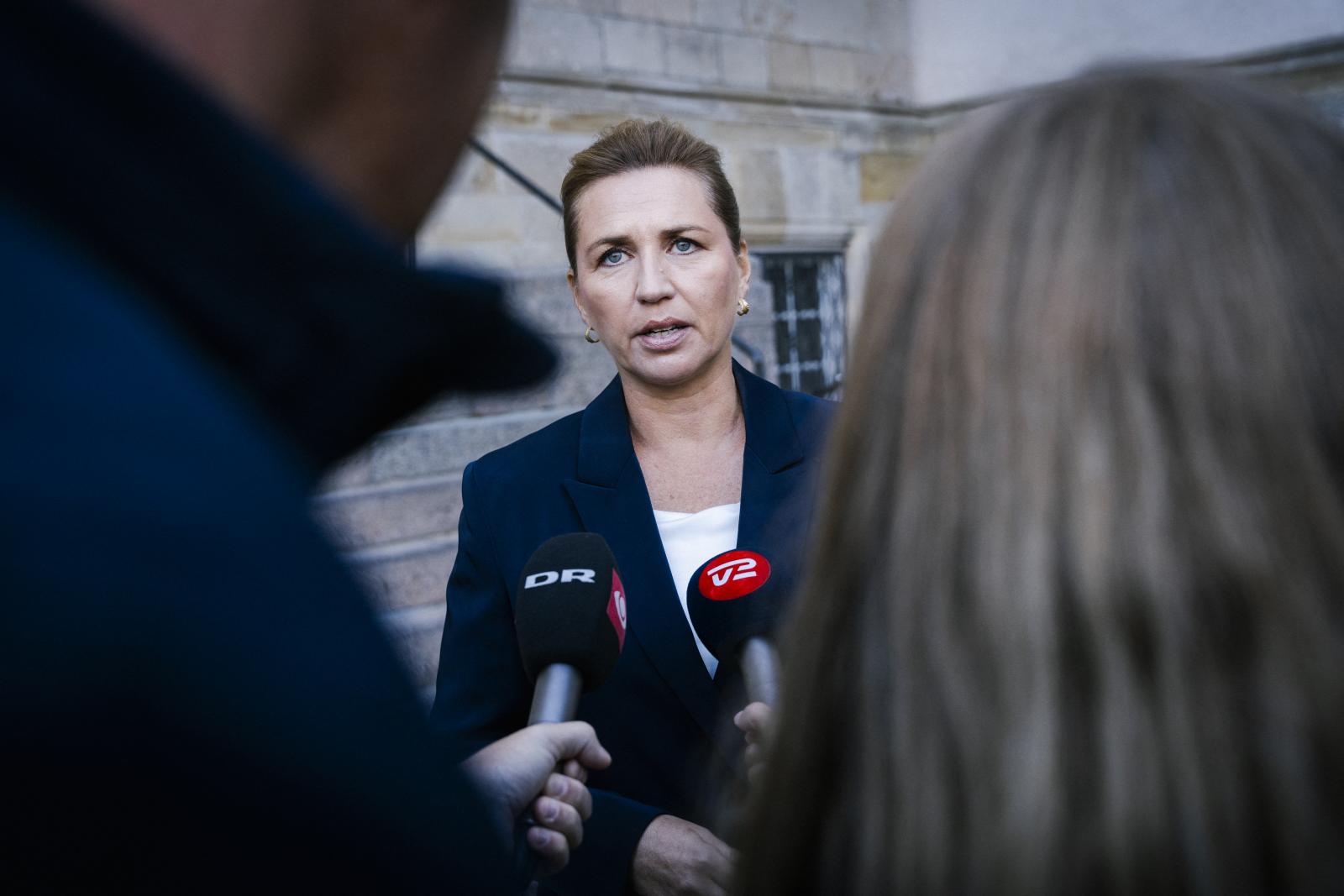 Mette Frederiksen miniszterelnök a koppenhágai repülőtéren, 2025. szeptember 23-án