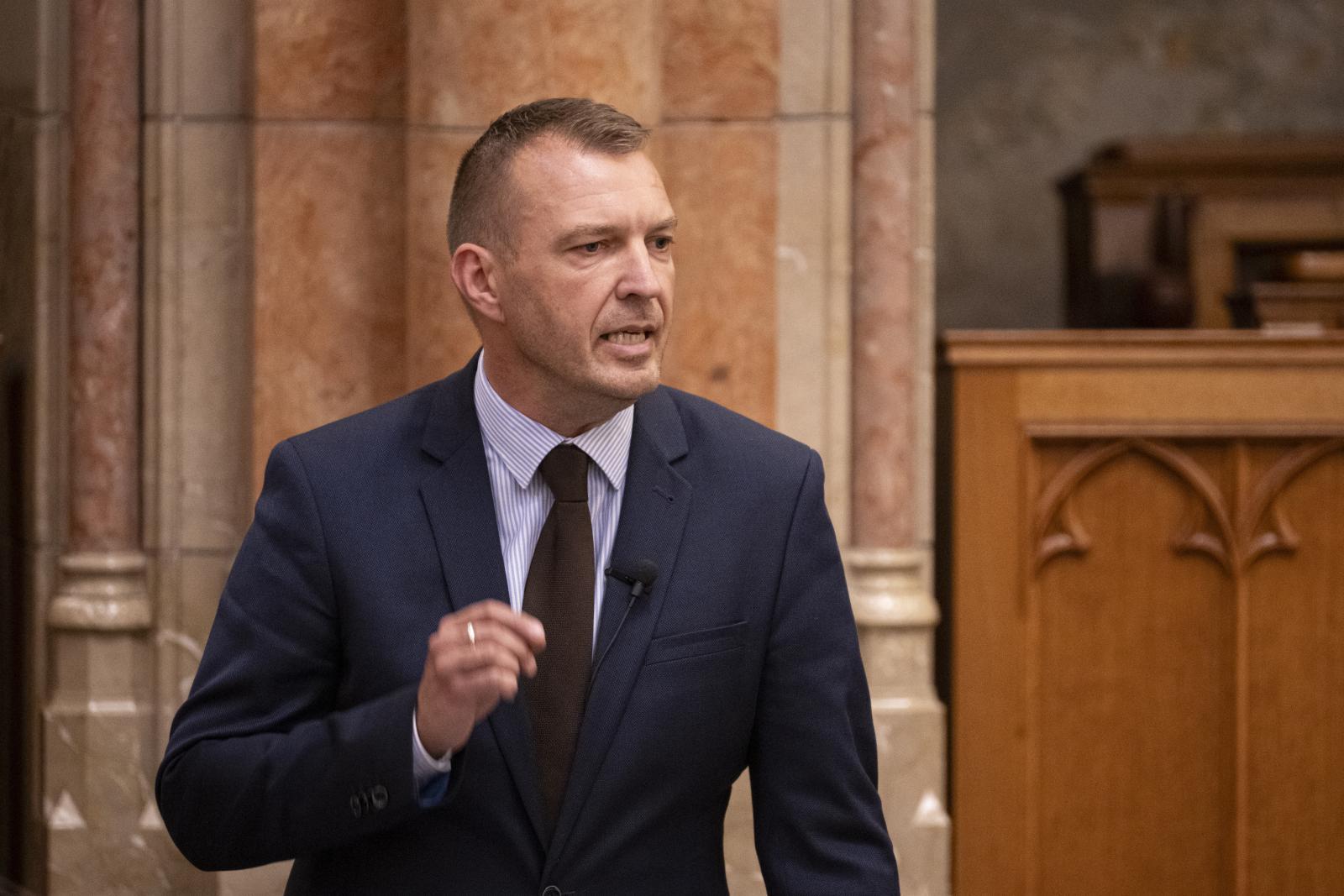 Barkóczi Balázs az Országgyűlés plenáris ülésén szeptember 29-én