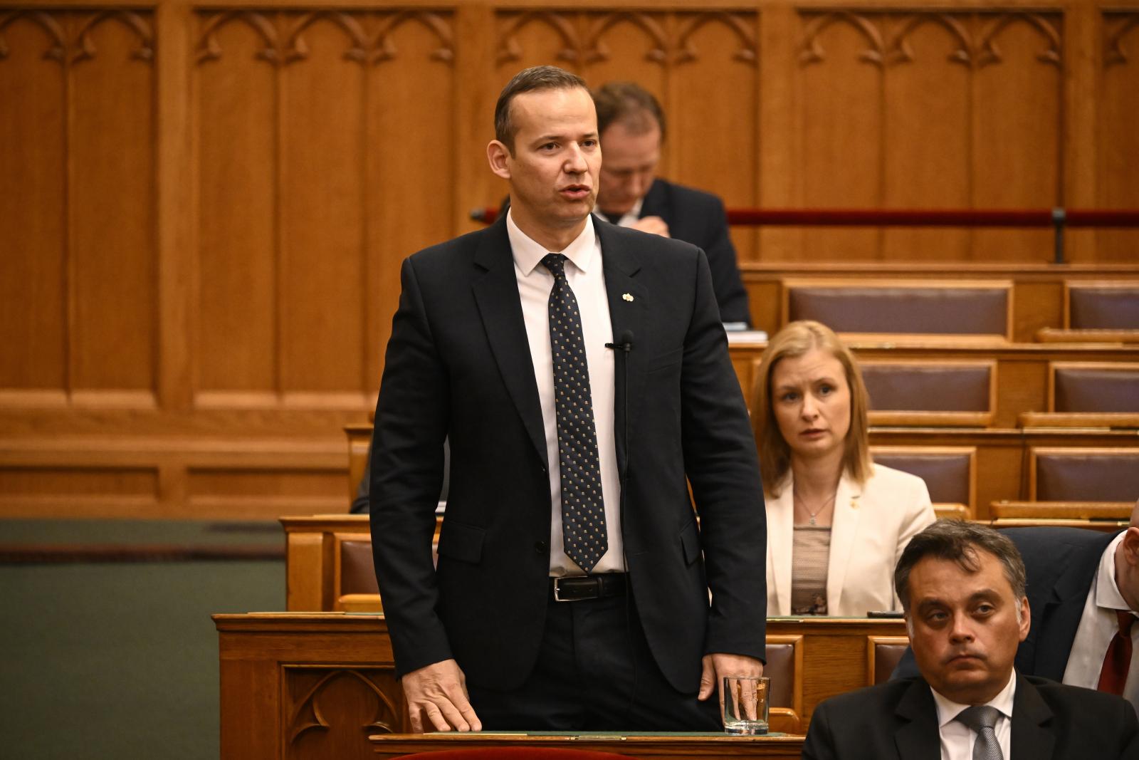 Választási patthelyzet esetén a Fidesszel és a Tiszával is tárgyalna Toroczkai László