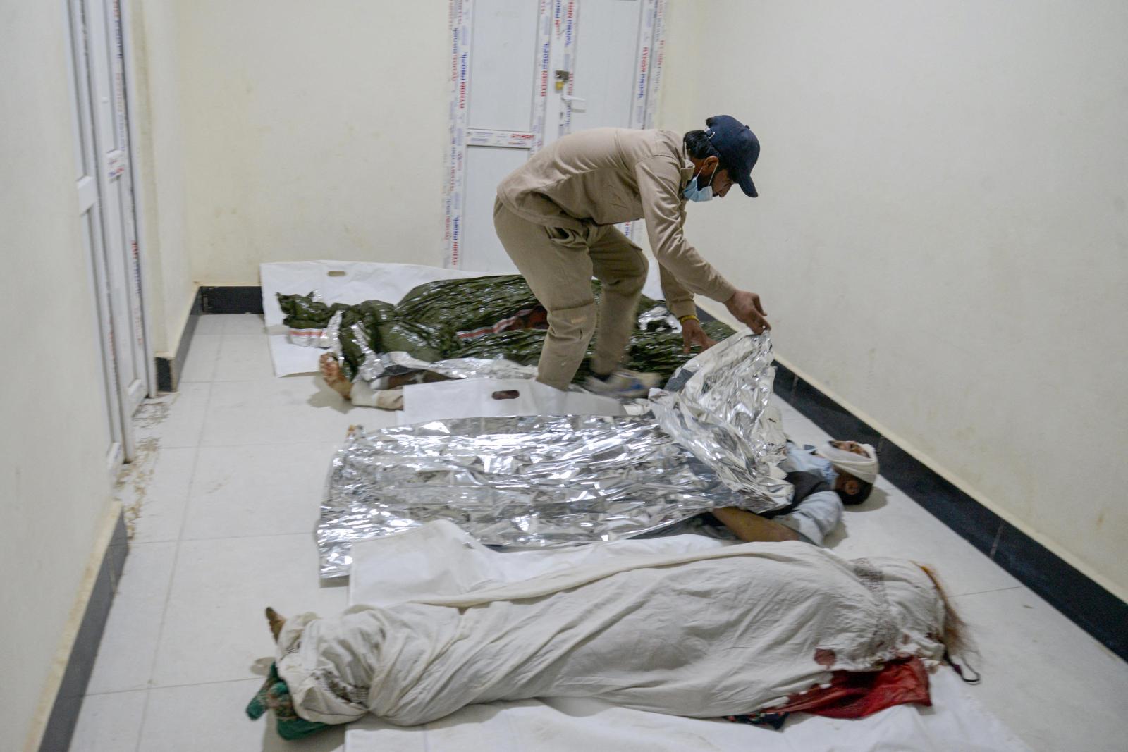 Afgán áldozatok holttestei a szpin boldaki kórházban október 15-én