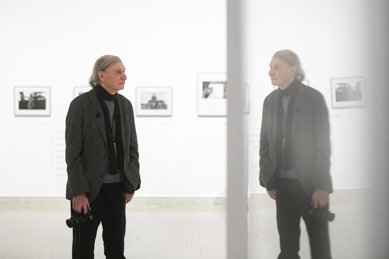 Benkő Imre a hat évtizedre visszatekintő fotográfiai életművének bemutatóján a Műcsarnokban 2024. február 22-én 