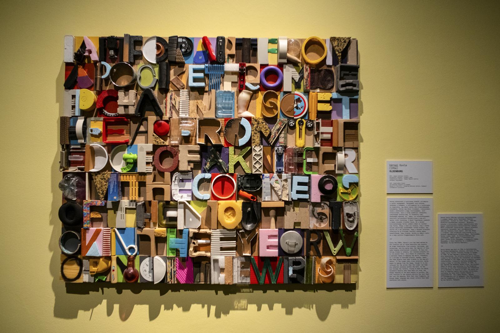 Várnai Gyula talált tárgyakból készült kollázsa a pop-art mestere, Claes Oldenburg előtt tiszteleg