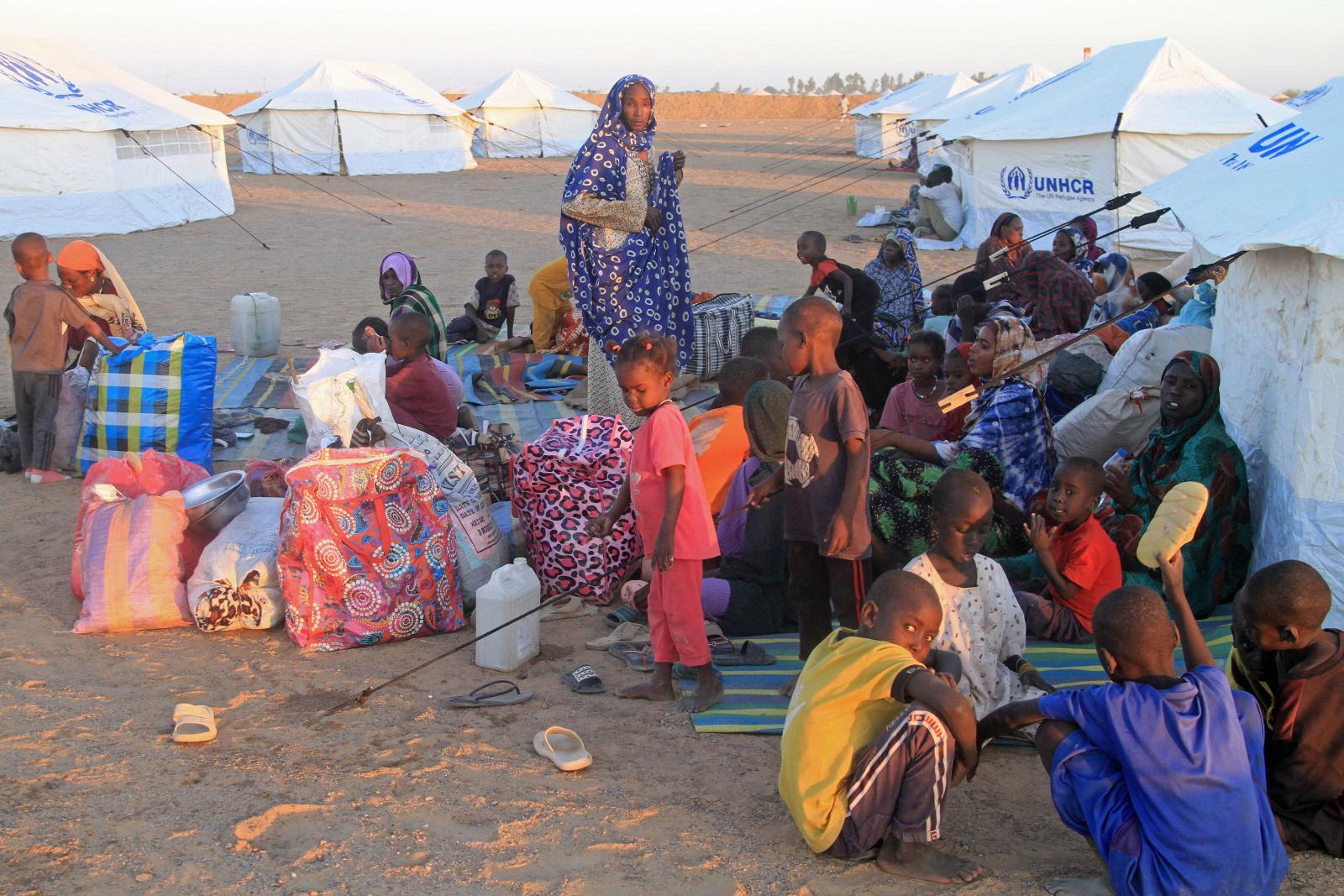 Az el-fáseri vérengzés elől menekülők 2025. november 19-én egy menekülttáborban