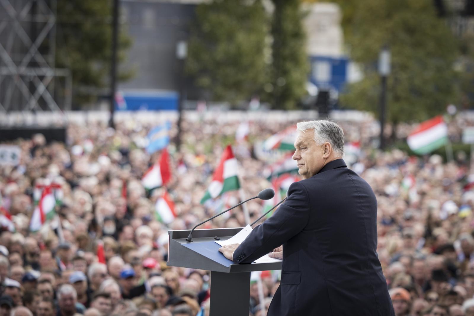 Charles Gati: Éljen Orbán! Éljen a Párt!