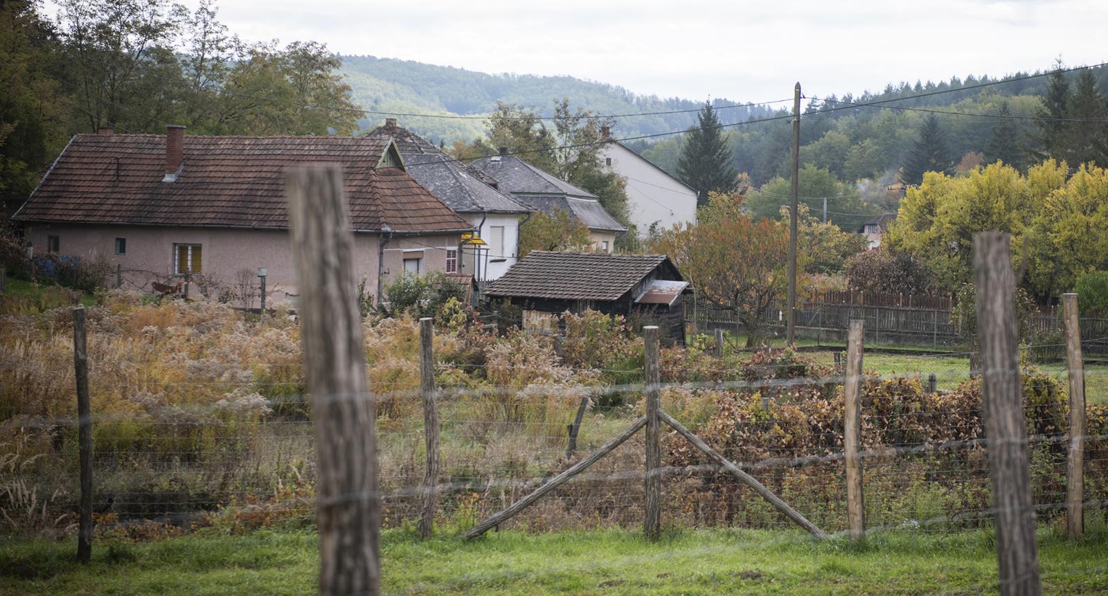 Látkép. Egy kedves, nyugodt kis település